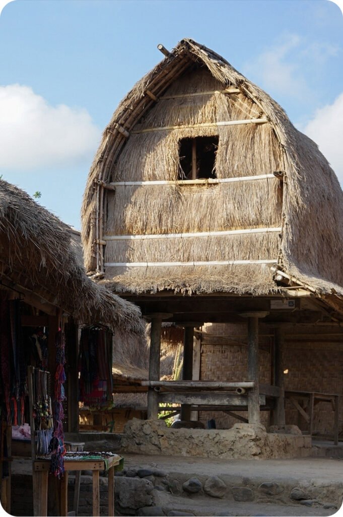 lumbung padi rumah adat sasak