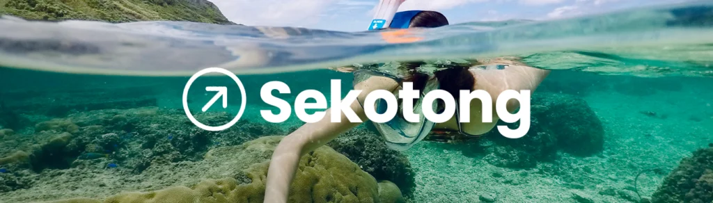 Aktivitas snorkeling dengan ikan dan terumbu karang di Sekotong